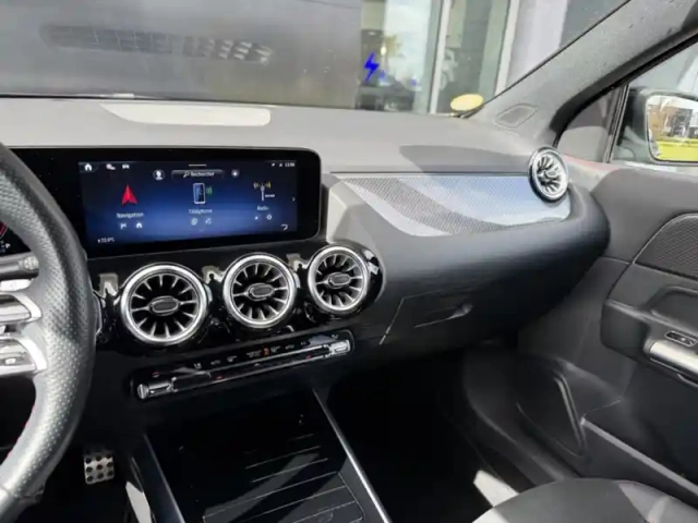 Mercedes Gla 200 d 150ch amg line 8g-dct — photo 16