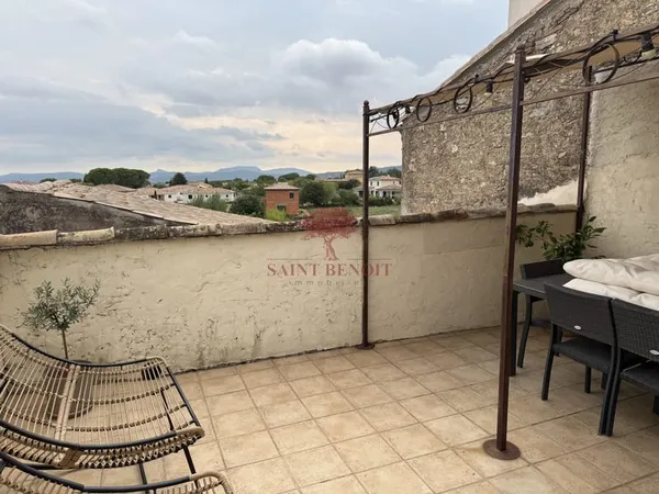 MONTPEYROUX MAISON DE VILLAGE AVEC TERRASSE ET GARAGE