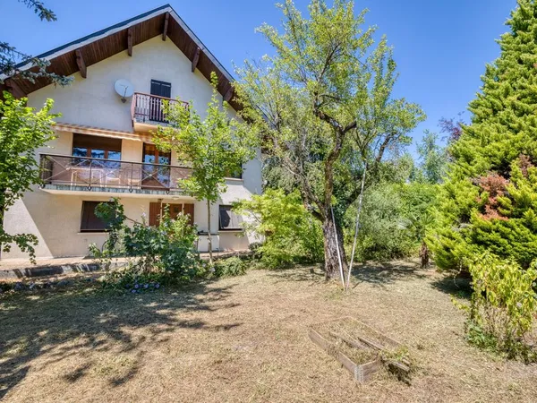 Maison individuelle 16 pièces 190 m²