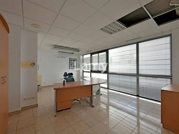 Local 80 m²