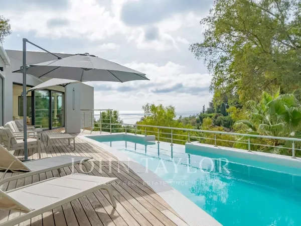 Splendide villa contemporaine vue mer