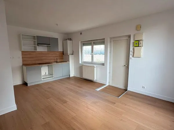 GRAND T2 RÉNOVÉ À NEUF - 52 m² - LA ROCHE-CHALAIS CENTRE