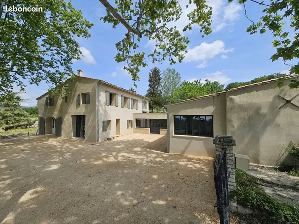 Propriété 8 pièces 265 m²