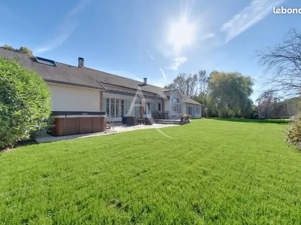 Maison 8 pièces 235 m²