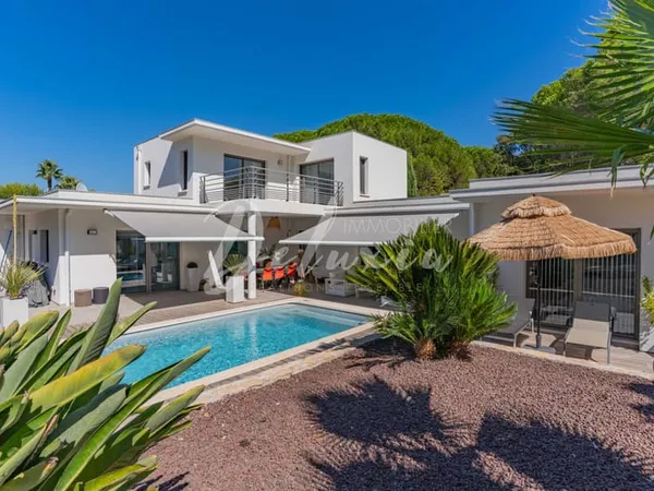Villa contemporaine avec piscine à vendre à Valescure, Saint-Raphaël.