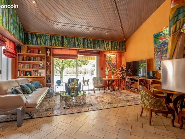 Maison 8 pièces 235 m²