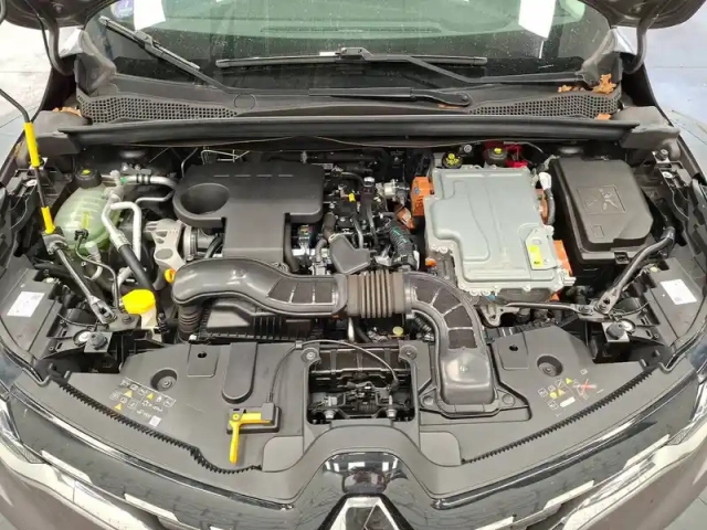 Renault Captur e-tech plug-in 160 — photo 12
