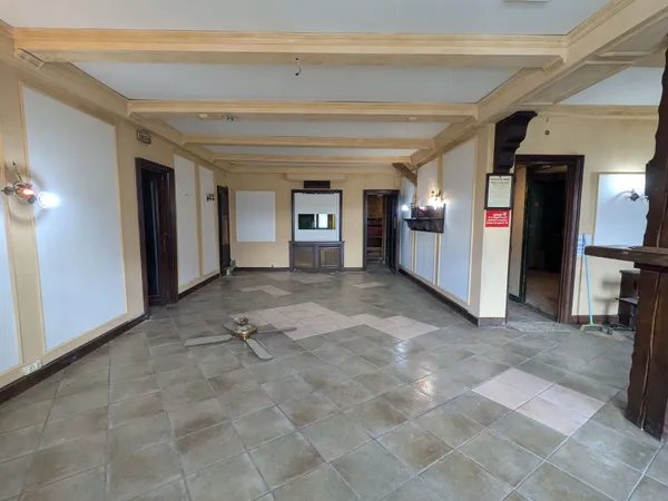 Local commercial 180 m²