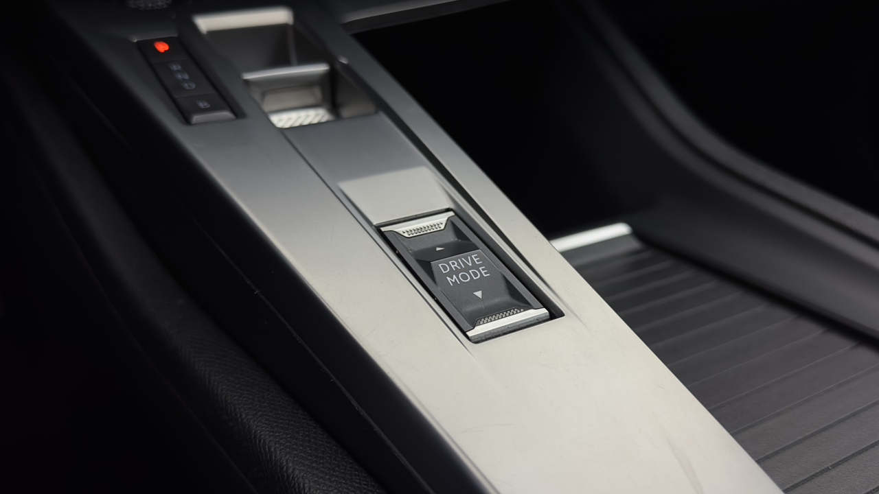 Peugeot 308 SW PHEV 180 e-EAT8 — photo 33