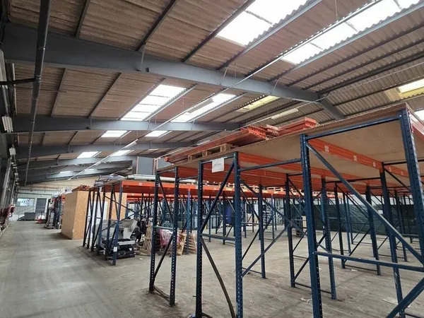 Local industriel 3332 m²