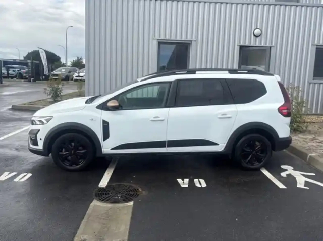 Dacia Jogger 1.0 tce 110ch extreme 7 places -24 — photo 24