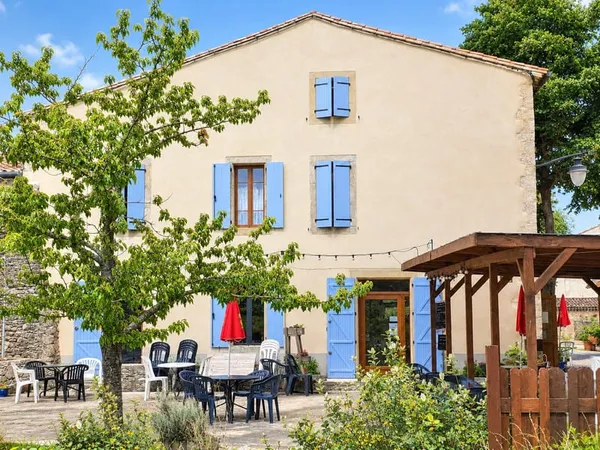 Maison de Maître, Chambres d'Hôtes, restaurant, Bar et résidence d'artistes