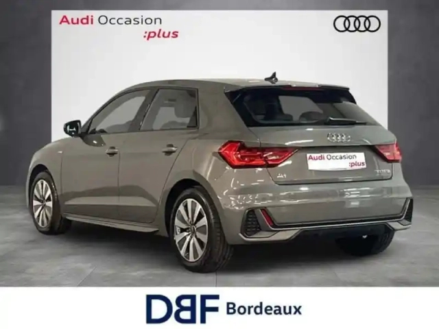 Audi A1 30 tfsi 110 ch s tronic 7 s line — photo 3