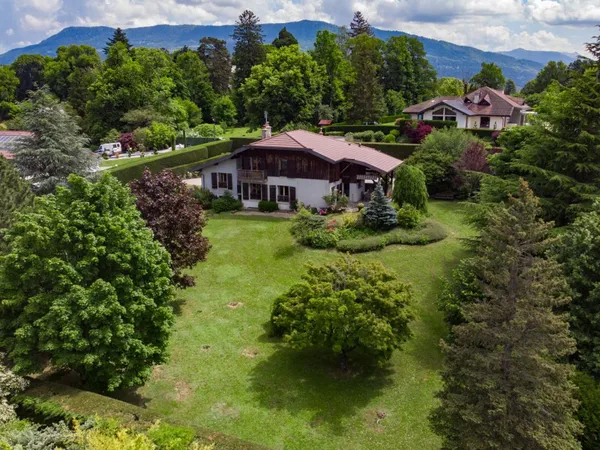 Maison 7 pièces 250 m²