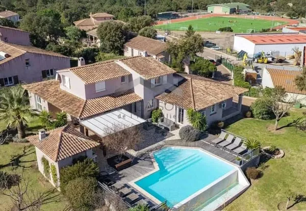 Villa 5 pièces 181 m²