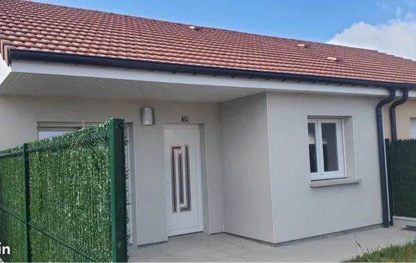 Maison neuve plain pied dans village séniors