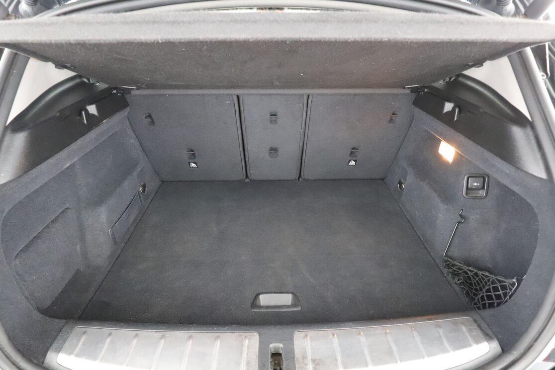 BMW X2 sDrive18dA Lounge — photo 16