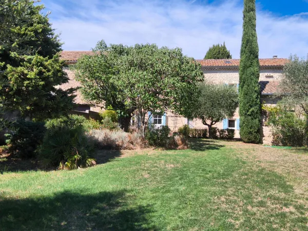 magnifique maison en pierre de caractère