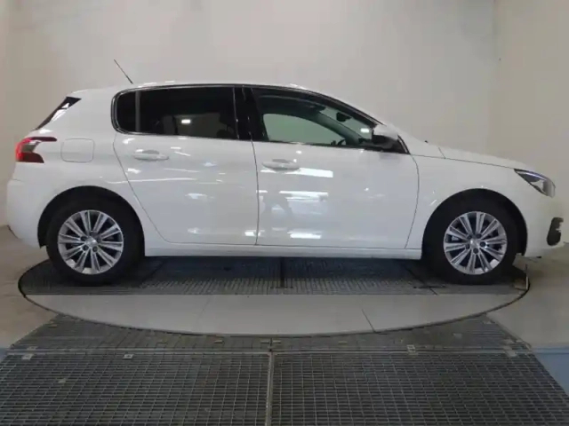 Peugeot 308 1.2 puretech 130ch s&amp;s allure eat8 — photo 3