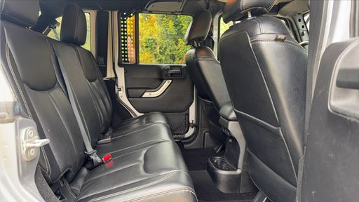 Jeep Wrangler 2.8 CRD 200 4WD - Sahara – 2015 – 84064 km – Diesel – Boîte Manuelle — photo 29