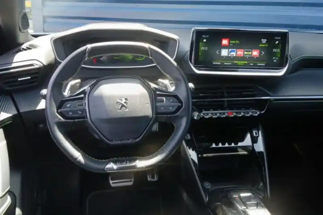 Peugeot 2008 puretech 130 s&amp;s eat8 — photo 18