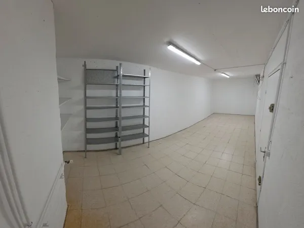 Local Stockage sécurisé 24m2 - Rare à la vente