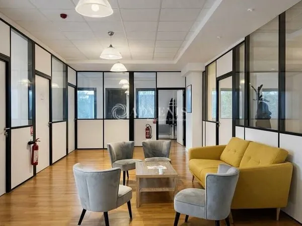 Bureau 293 m²