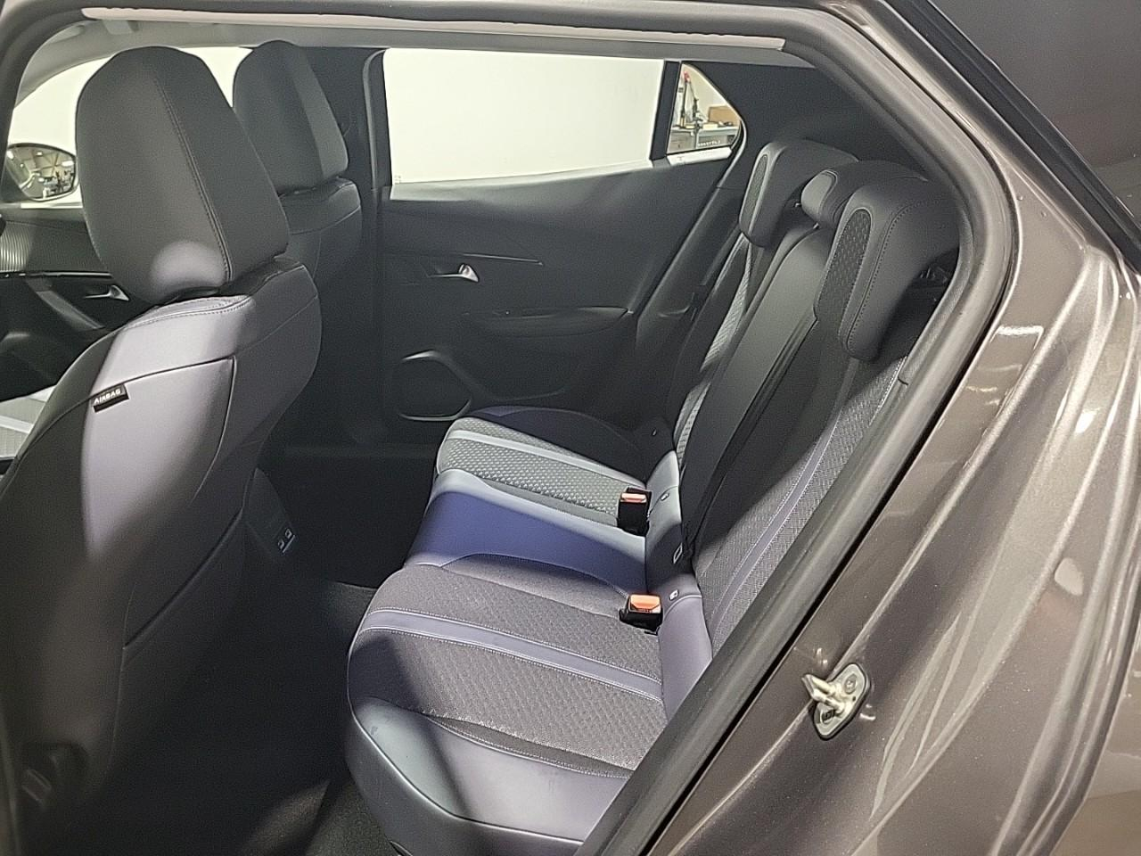 Peugeot 2008 bluehdi 130 s&s eat8 allure — photo 13