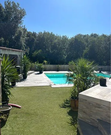 Villa 5 pièces de 170 m2 sur 840 m2
