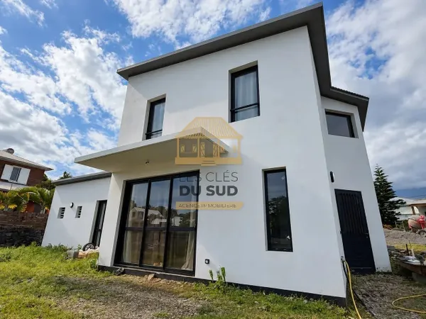 A VENDRE - VILLA DE TYPE T5 DE 100 M² ENVIRON- SAINT JOSEPH - 249 000 €