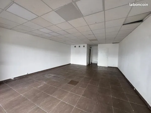 Bureaux 52 m² | 1er étage avec ascenseur ZONE DE COLIN