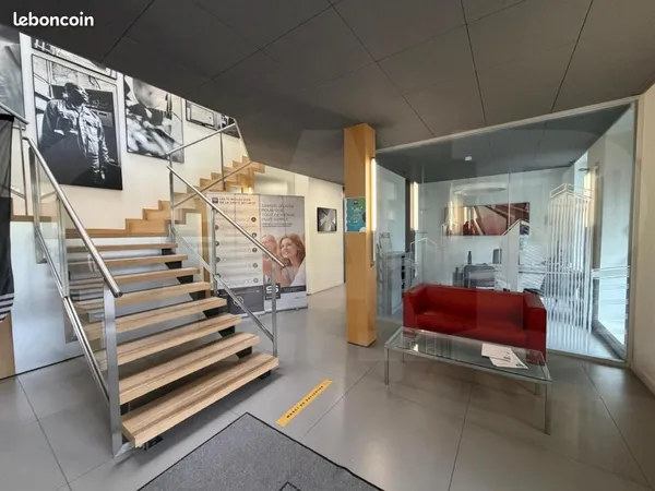 Bureaux 1 827 m²