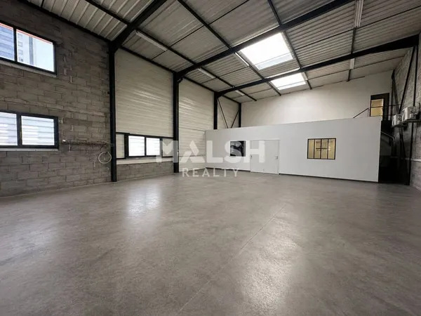 Local d'activité 285 m²