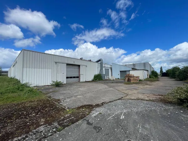Entrepôt 2561 m²