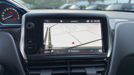 Peugeot 2008 1.2 PureTech 110 - Allure – 2018 – 106566 km – Essence – Boîte Manuelle — photo 17