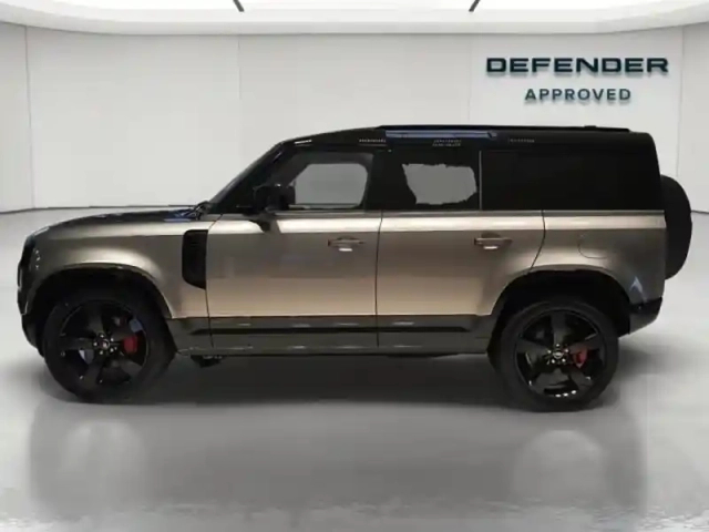 Land Rover Defender 110 2.0 p300e phev x — photo 21
