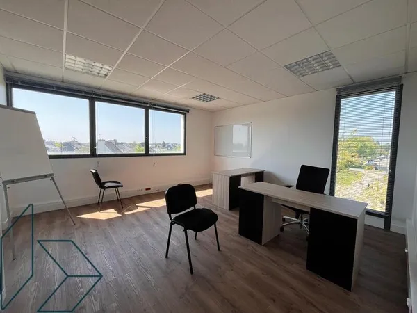 Bureau et espace de travail Location Vannes  203m² 3152€