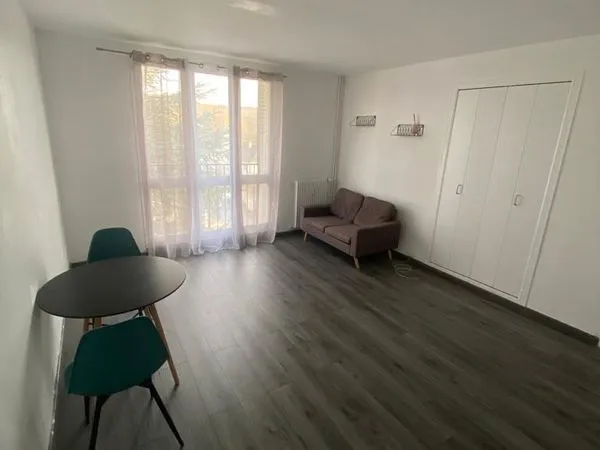 Studio meublé 32m2, proche gare SM d'Etampes