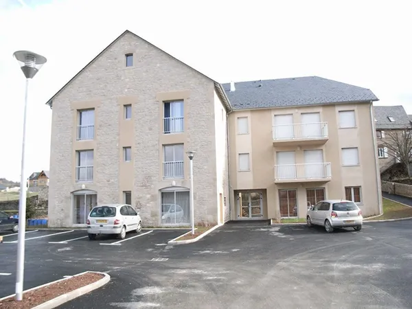 LAPANOUSE : Prestations de qualité pour ce T3 très lumineux avec balcon. A VOIR RAPIDEMENT!