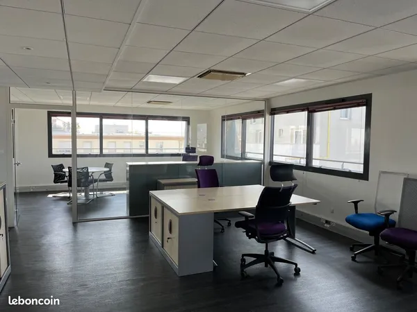 Bureaux 90 m² climatisés et meublés à louer - CERGY