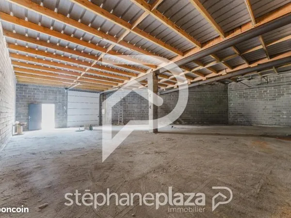 Local industriel 312 m²