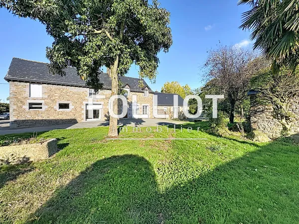 Maison pierre à vendre à Saint-Germain-en-Coglès - 7 pièces, 140 m² + maison louée + dépendances