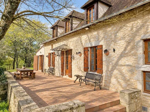 Maison 8 pièces 243 m²