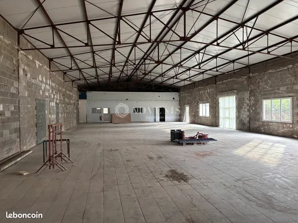 Local d'activité 550 m²