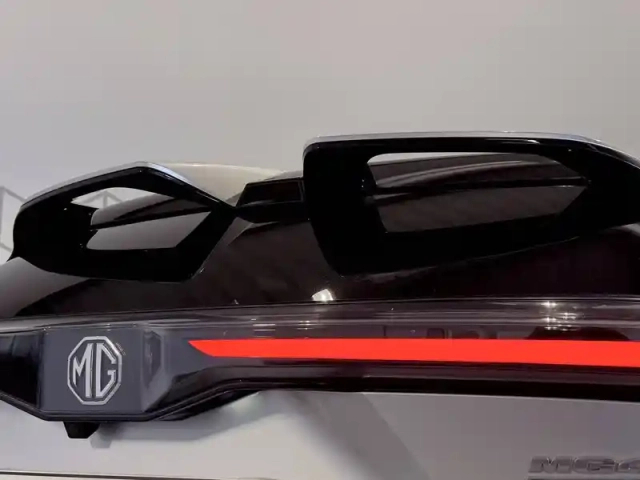 Mg Mg4 electric 64kwh - 150 kw 2wd — photo 32