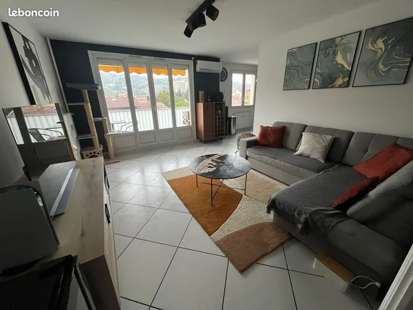 À VENDRE - Appartement T4 de 80 m² avec balcons, cave et vue dégagée
