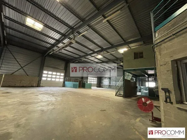 Local d'activité 1065 m²