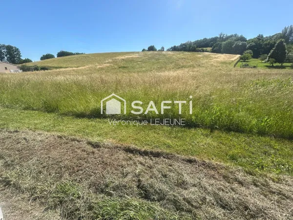 « Offrez-vous un espace rare avec ce magnifique terrain de 1 228 m², idéal pour concrétiser votre pr