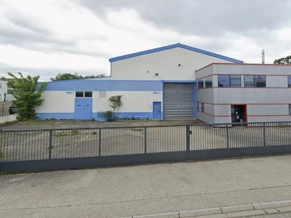 Local d'activité 966 m²