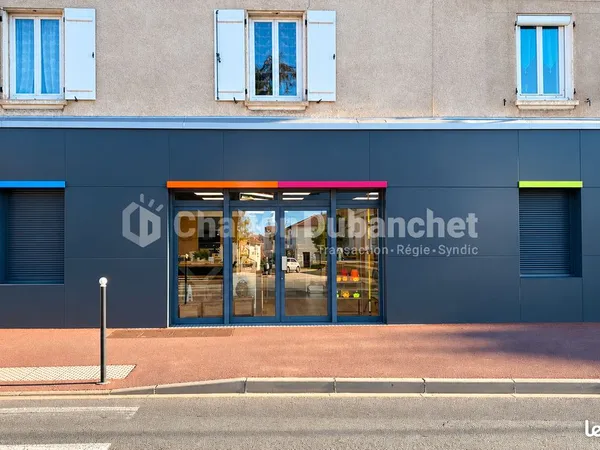 Local 118 m² LE COTEAU